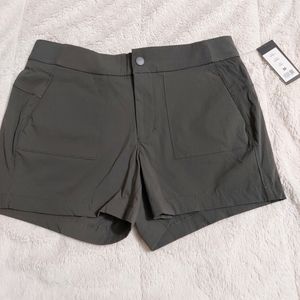 NWT Avina Women's shorts,  seaweed color, M